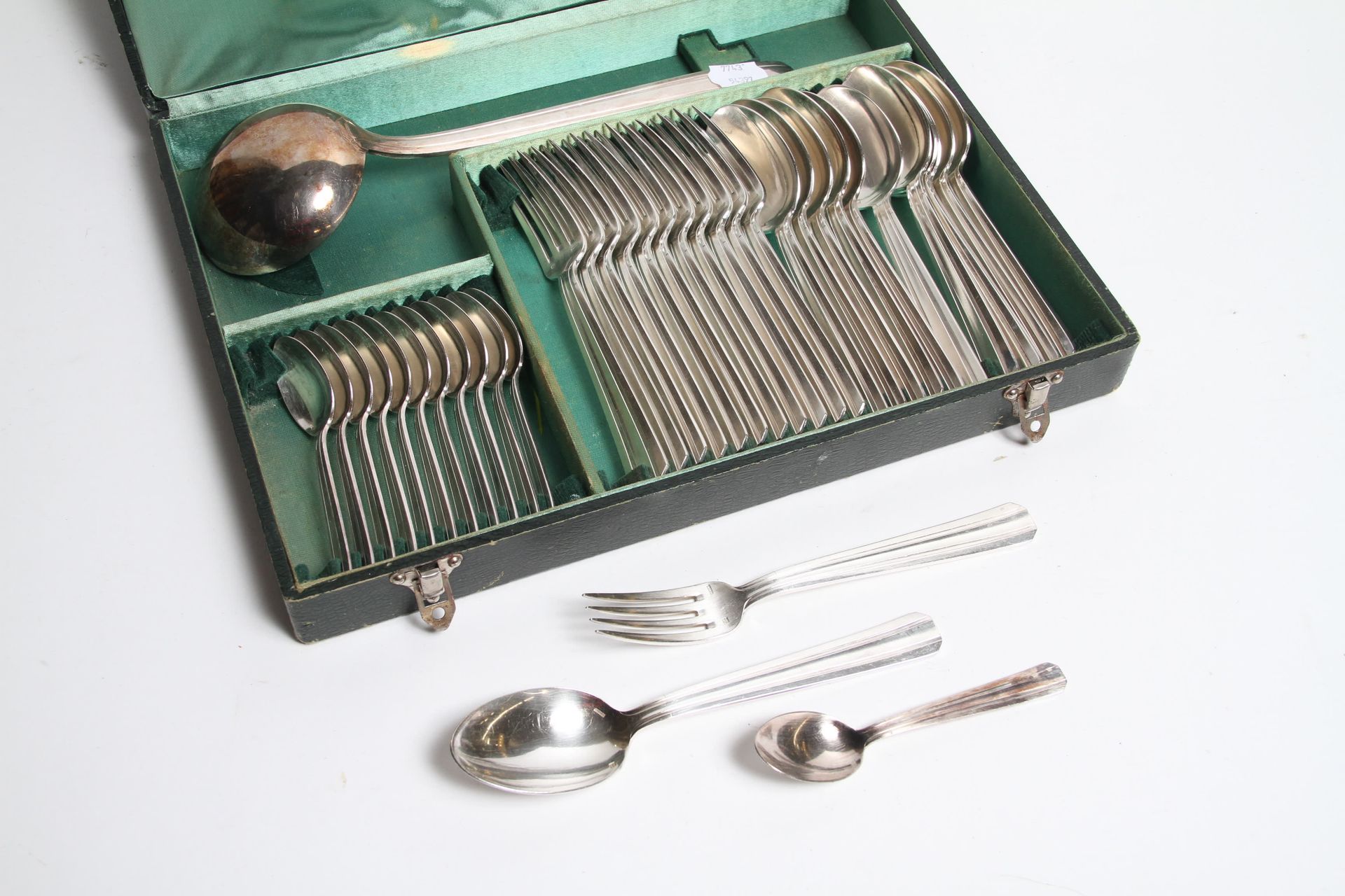 Null PERRIN ORFEVRE, SILVER METAL SET OF 37 PIECES IN ITS BOX