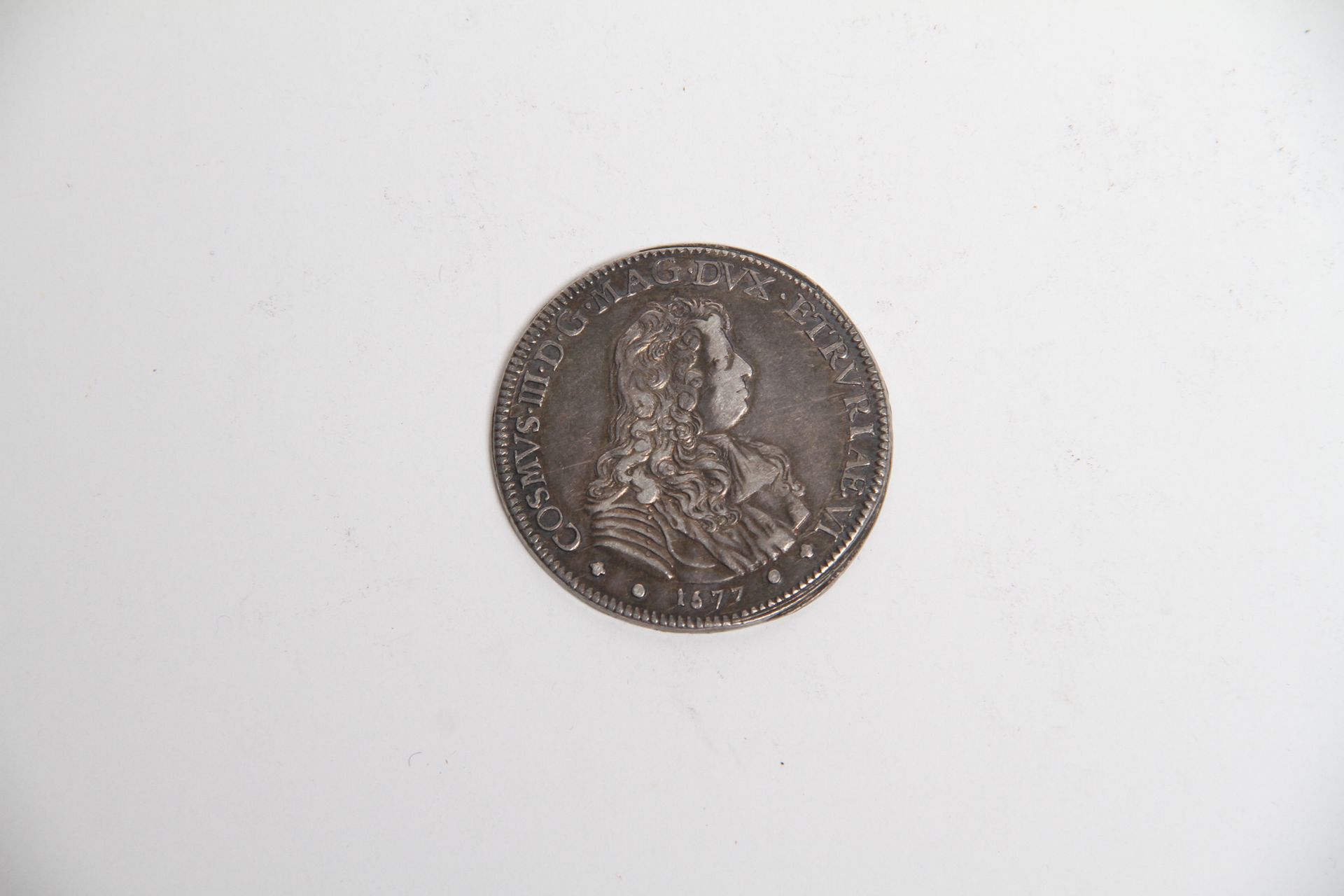Null Côme III. Piastre d’argent au millésime de 1677. A/Buste cuirassé et perruq&hellip;