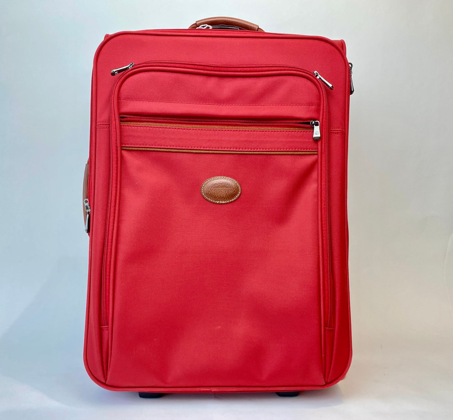 LONGCHAMP - PARIS 红色帆布的小轮旅行箱，高54厘米[使用状况]。