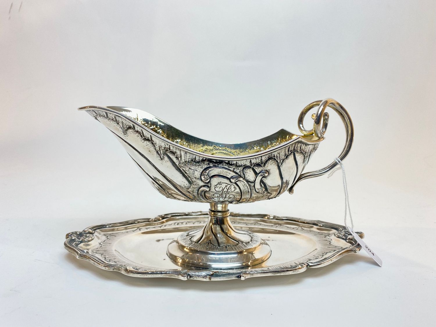 Null Rocaille sauceboat on its frame decorated with a figure, 20th century, chas&hellip;