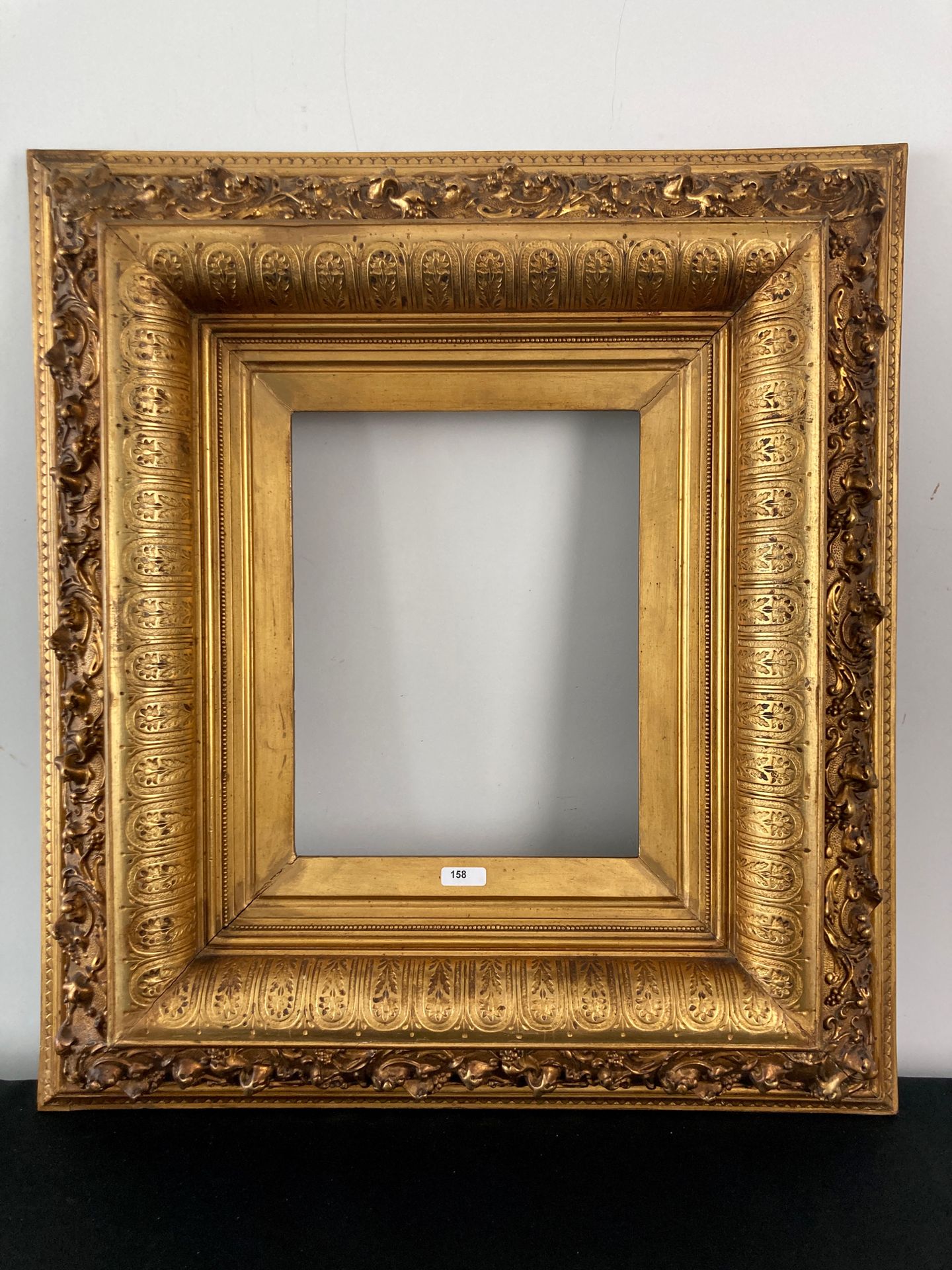 Null Cornice, fine XIX secolo, legno e stucco dorato, 55,5x49,5 cm, 25x20 cm (vi&hellip;