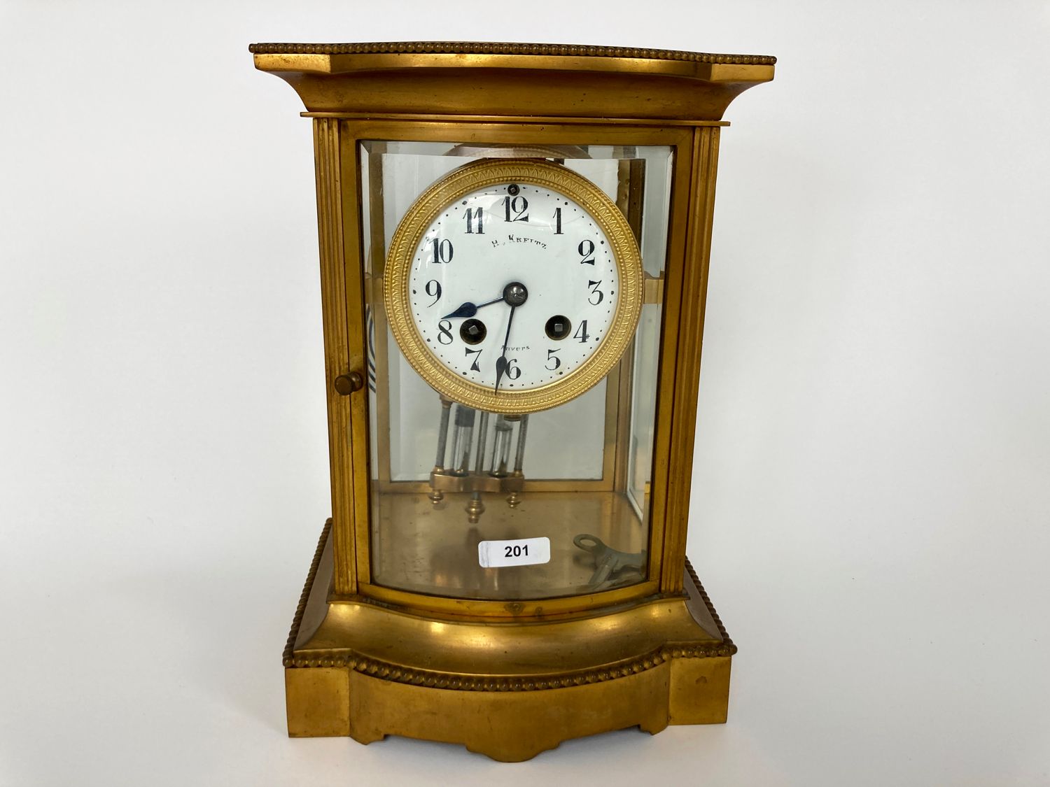 KREITZ - ANVERS 笼式时钟，弯曲的正面，19世纪末至20世纪初，黄铜和斜面玻璃，水银平衡，表盘上有标记，高。24厘米[磨损，原样]。