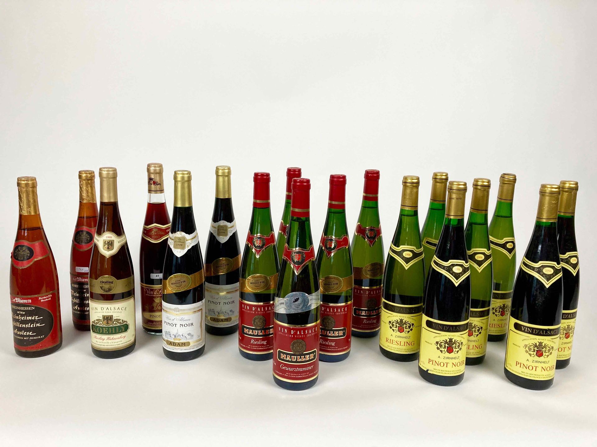 ALSACE Lotto di sedici bottiglie:

- Cave vinicole de Pfaffenheim - Pinot nero 1&hellip;