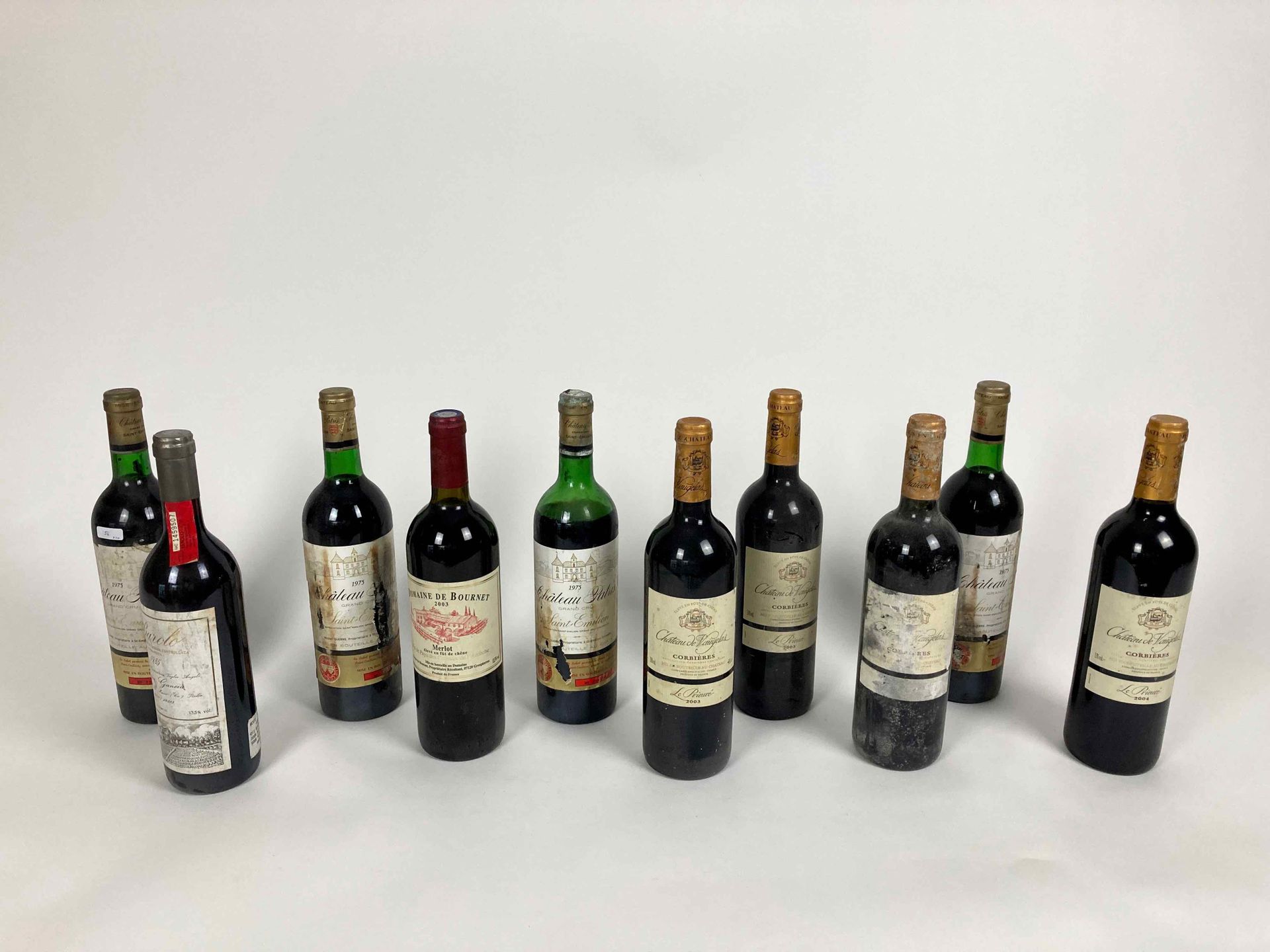 France Lot de neuf bouteilles (rouge) :

- BORDEAUX (SAINT-ÉMILION-GRAND-CRU), C&hellip;