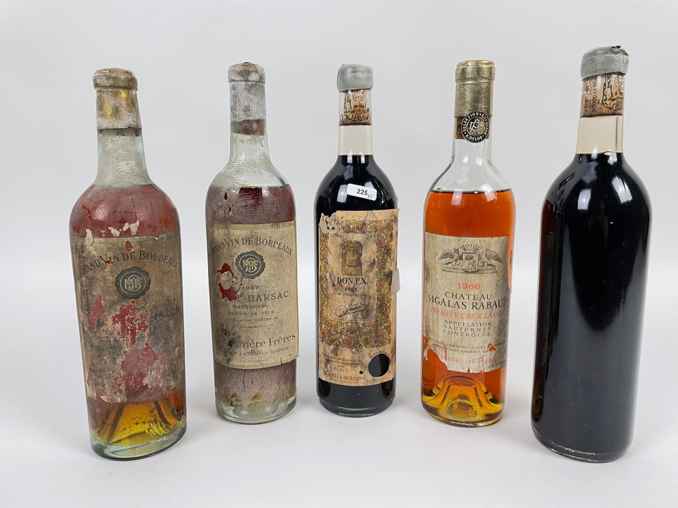 Null Lot de cinq bouteilles : 
- ESPAGNE (MONTILLA MORILES), Bodegas Toro Albala&hellip;