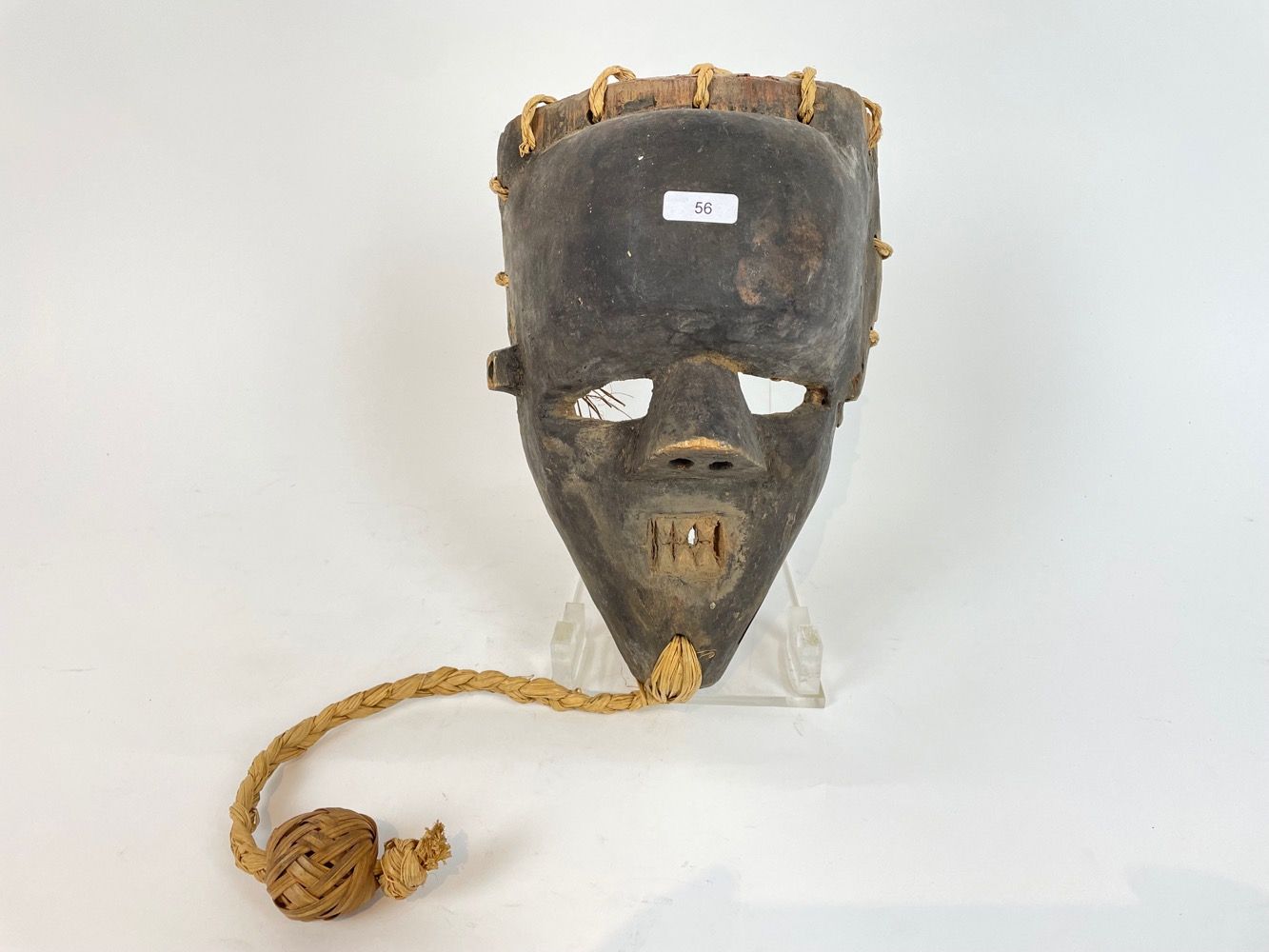 ART TRIBAL Maske, 20. Jh., geschnitztes Weichholz mit dunkler Patina und Pflanze&hellip;