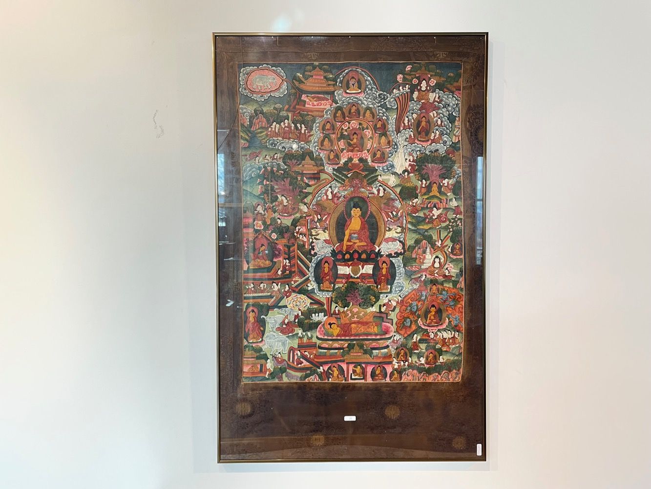 TIBET "Thangka", XXe, détrempe sur toile et soie, 71,5x49,5 cm env. [vitre fêlée&hellip;