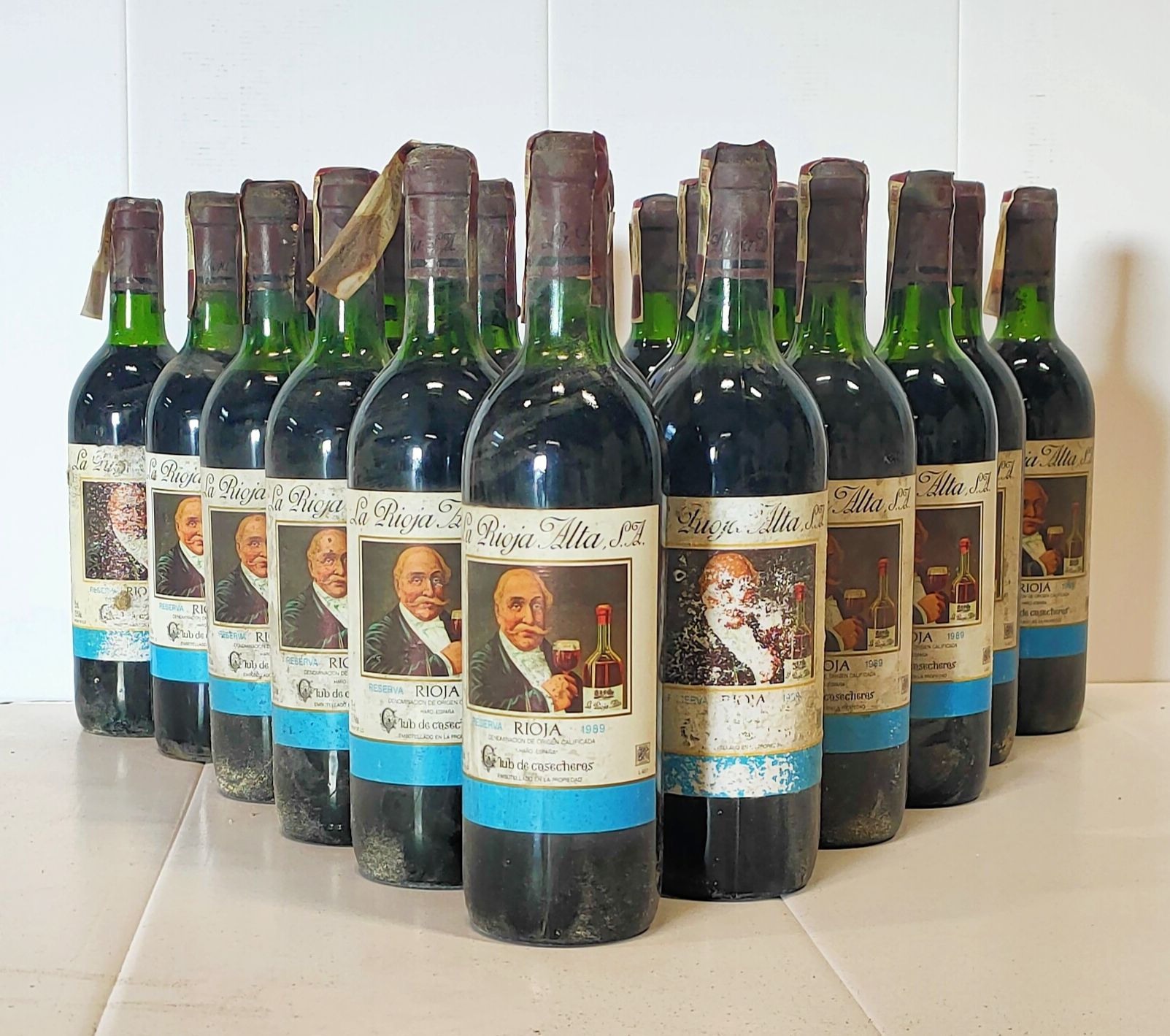 Null 21 bouteilles

RIOJA Reserva - « La Rioja Alta »

1989

Etiquettes tachées &hellip;