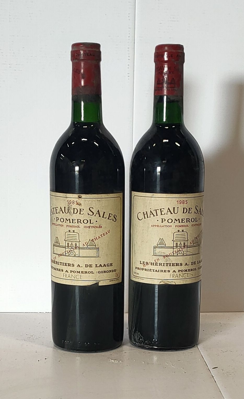 Null 2 bottles

Château de SALES - Pomerol

1985

Slightly stained and damaged l&hellip;