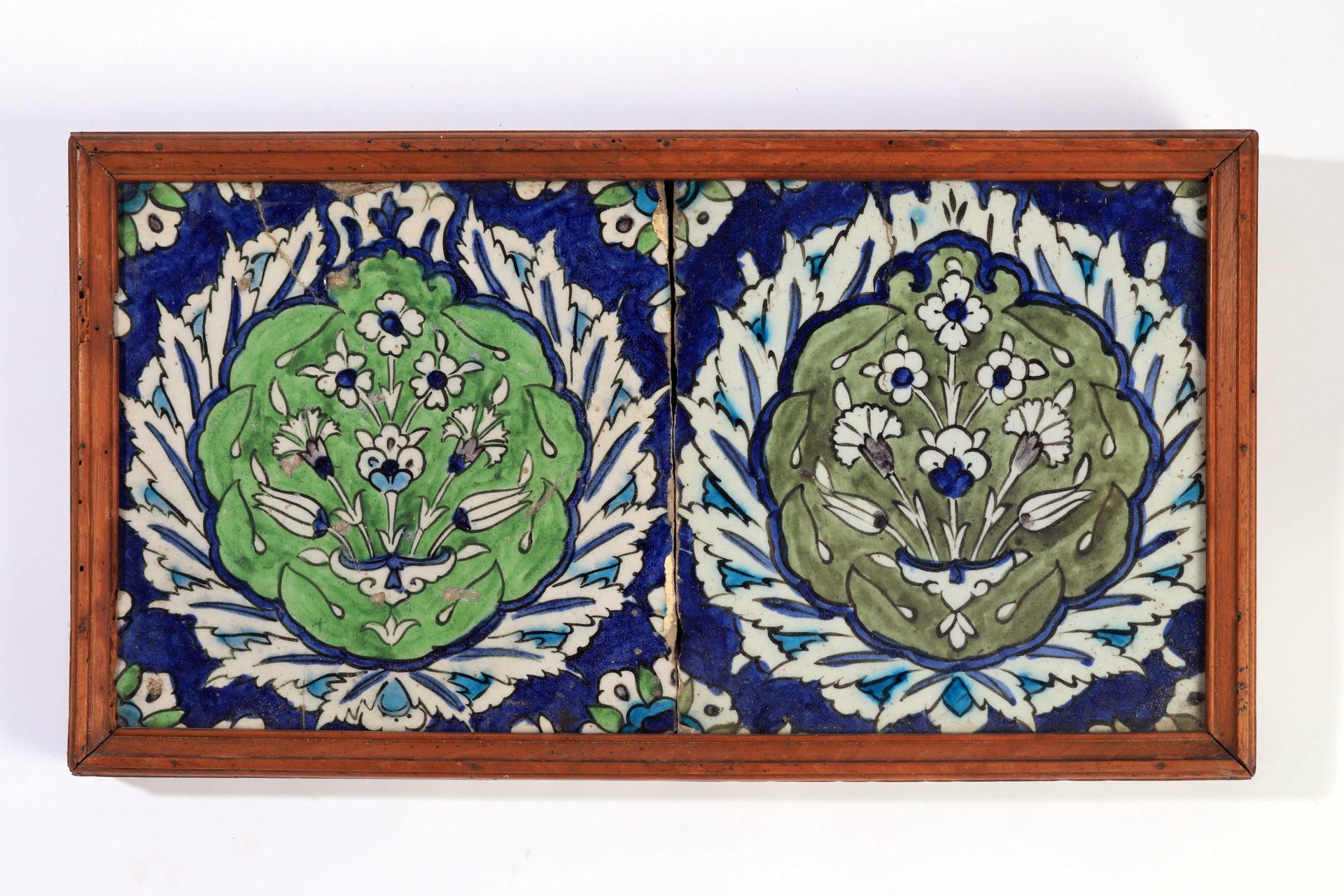 Null Syria, DAMAS

Two lead-glazed siliceous ceramic tiles with blue,

of carnat&hellip;