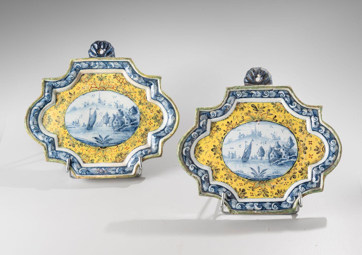 Null DELFT

Paar ovale Steingutteller mit konturiertem Rand

blaues monochromes &hellip;