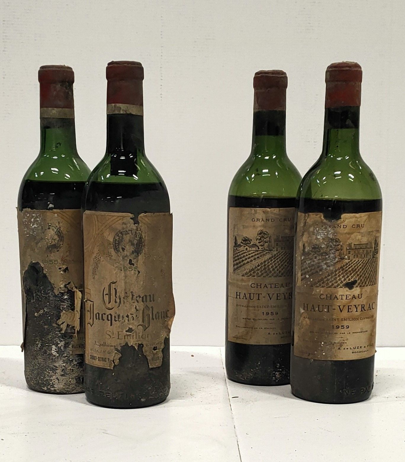 Null 4 bouteilles

SAINT EMILION DIVERS dont : 2 Château JACQUES BLANC 1955 et 2&hellip;
