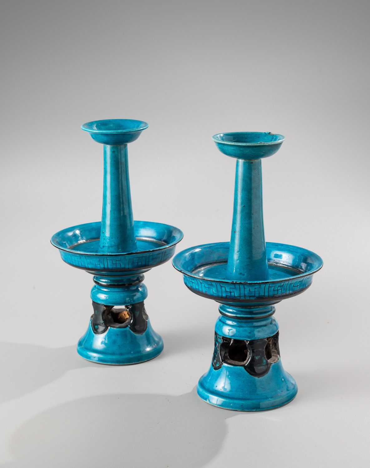Null CHINE, XVIIIe siècle

Paire de bougeoirs en céramique

émaillée turquoise, &hellip;