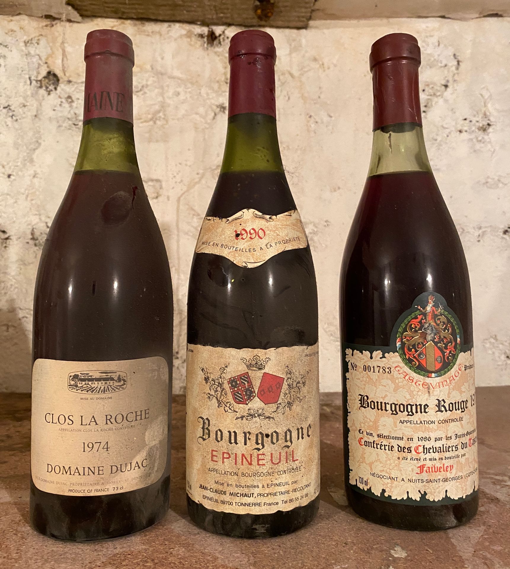 Null 3瓶BOURGOGNES DIVERS，包括1瓶Grand cru 1瓶CLOS DE LA ROCHE Grand cru 1974 - DUJAC&hellip;