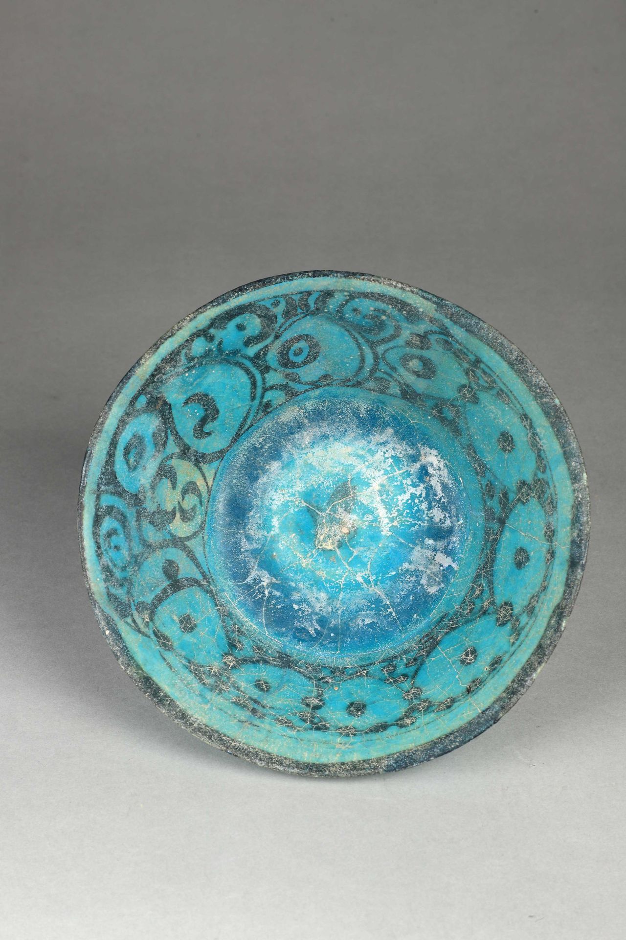 Null 
未售出 

绿松石釉面的陶瓷碗 




伊朗，KASHAN，12世纪 




H.8厘米 




D.17厘米 




完整的






&hellip;