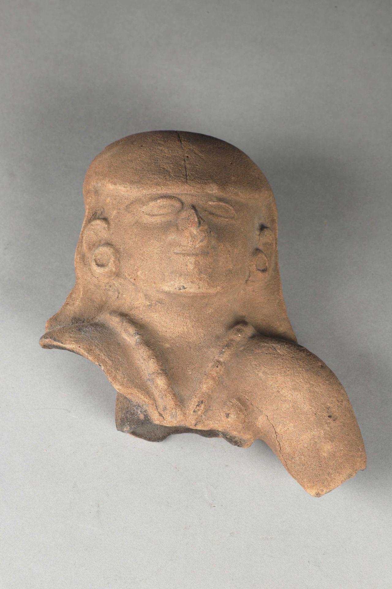 Null 牧师或贵宾的头像

粉红色的米色陶土

厄瓜多尔，TUMACO LA TOLITA文化（公元前500年-公元500年）。

H.20厘米

可见的磨损&hellip;