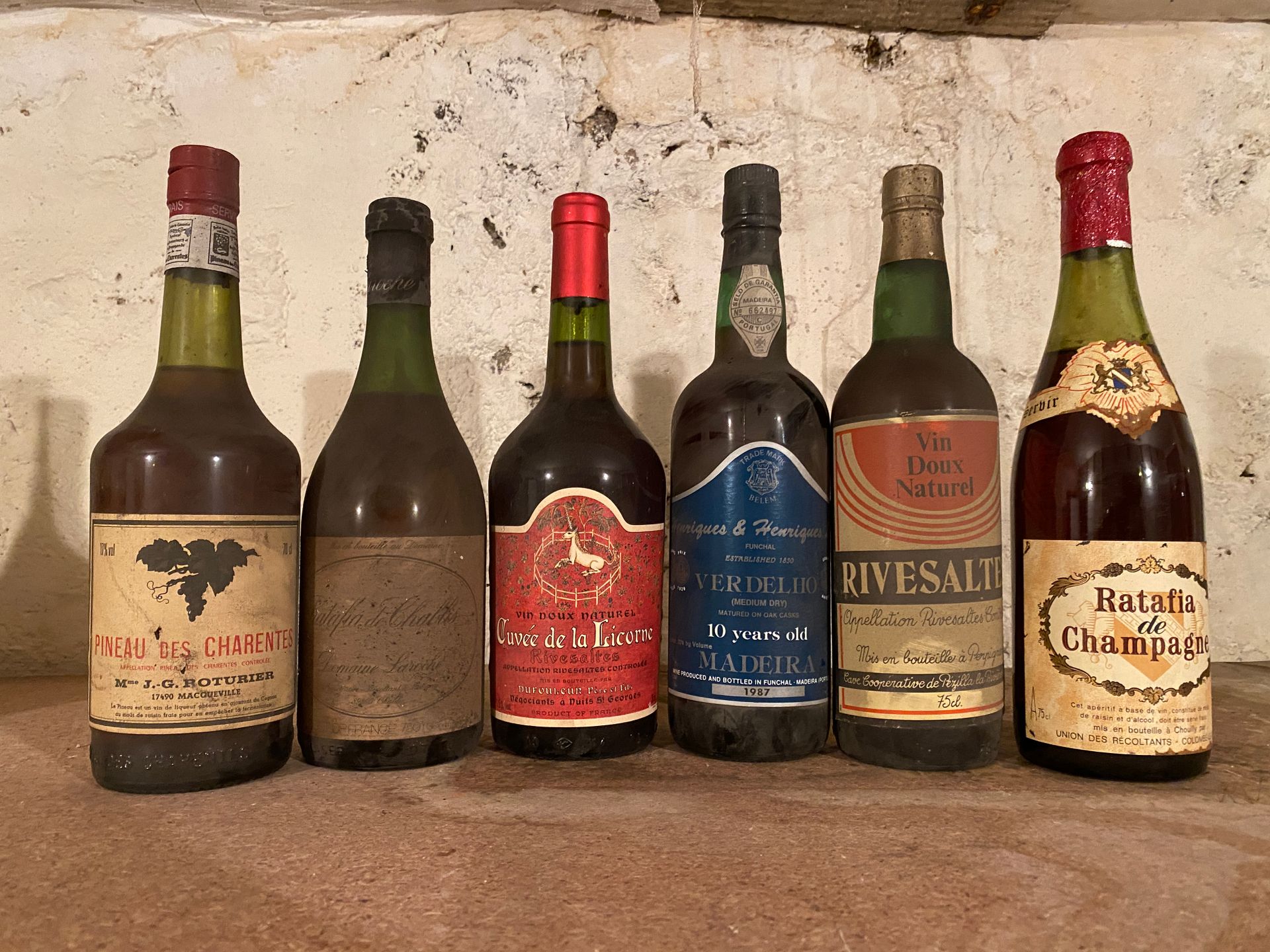 6 bouteilles VINS DIVERS A VENDRE EN L"ETAT PINEAU de CHARENTES, RATAFIA de CHAB&hellip;