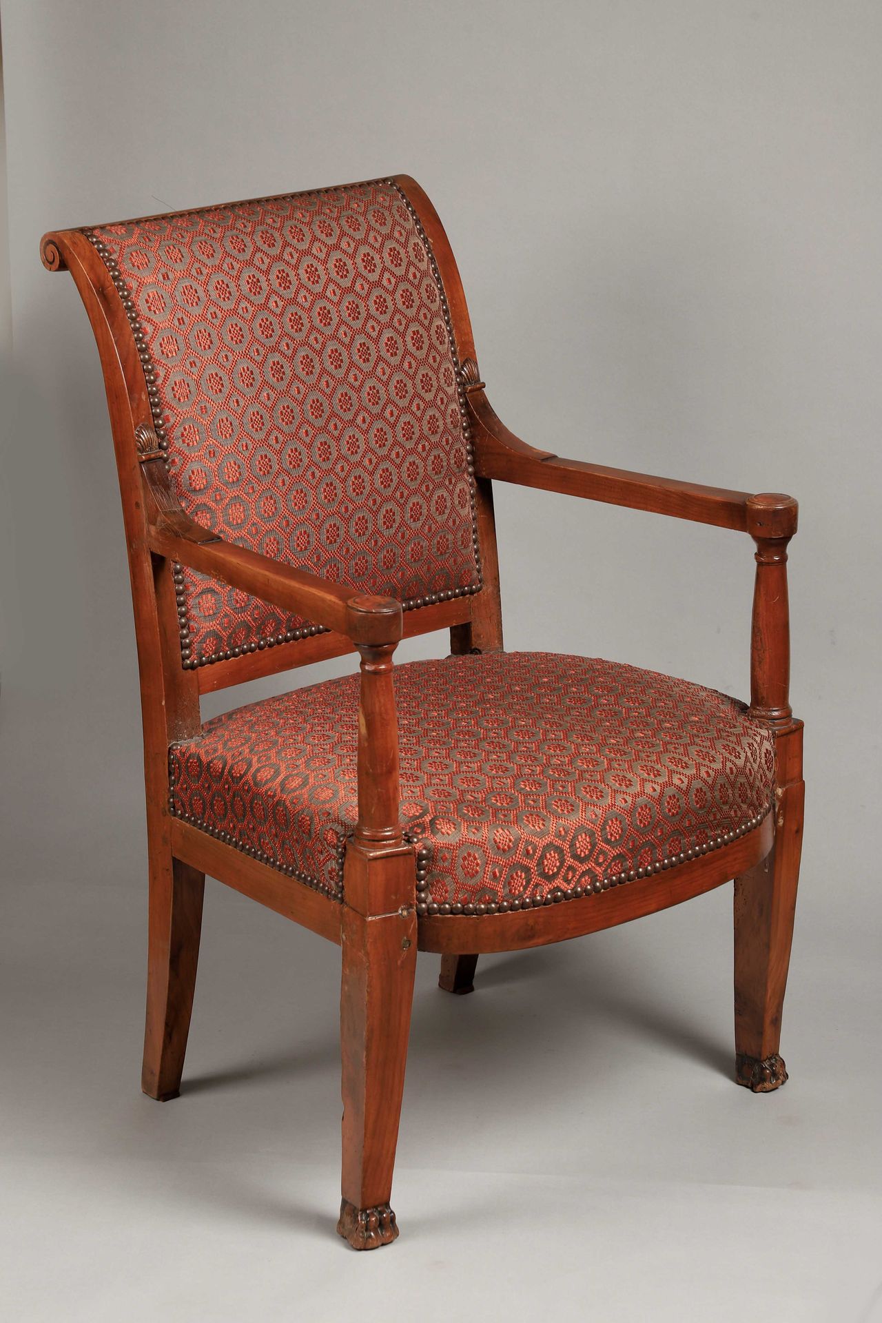 Null PAIR OF MAHOGANY ARMCHAIRS 



Front legs sheathed, scratched. 

Back legs &hellip;