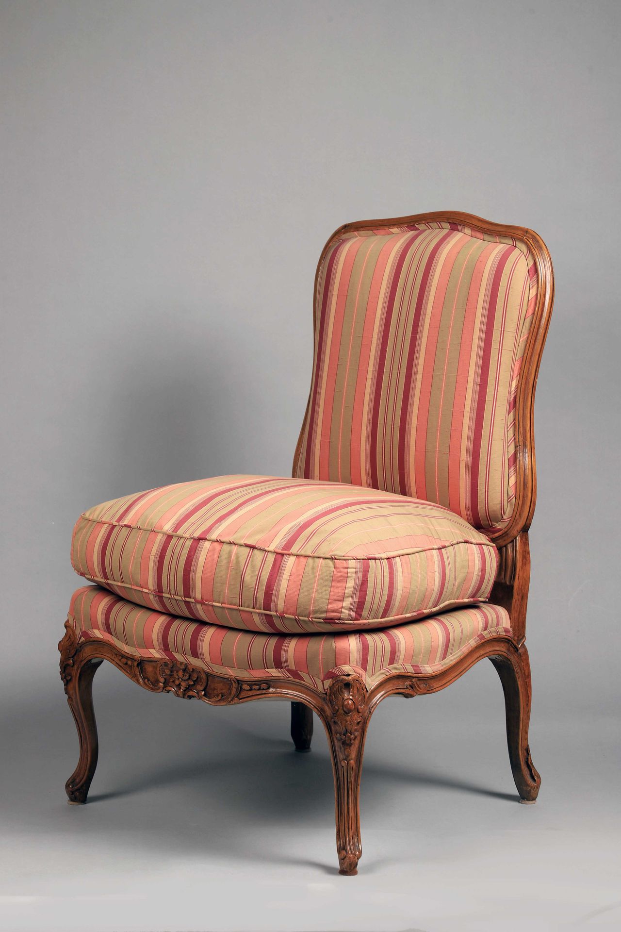 Null 一对模制和雕刻的榉木扶手椅



路易十五风格，20世纪。

非常好的覆盖物，有极好的条纹织物永久保护，使其处于新的状态。



H.88厘米 宽54&hellip;