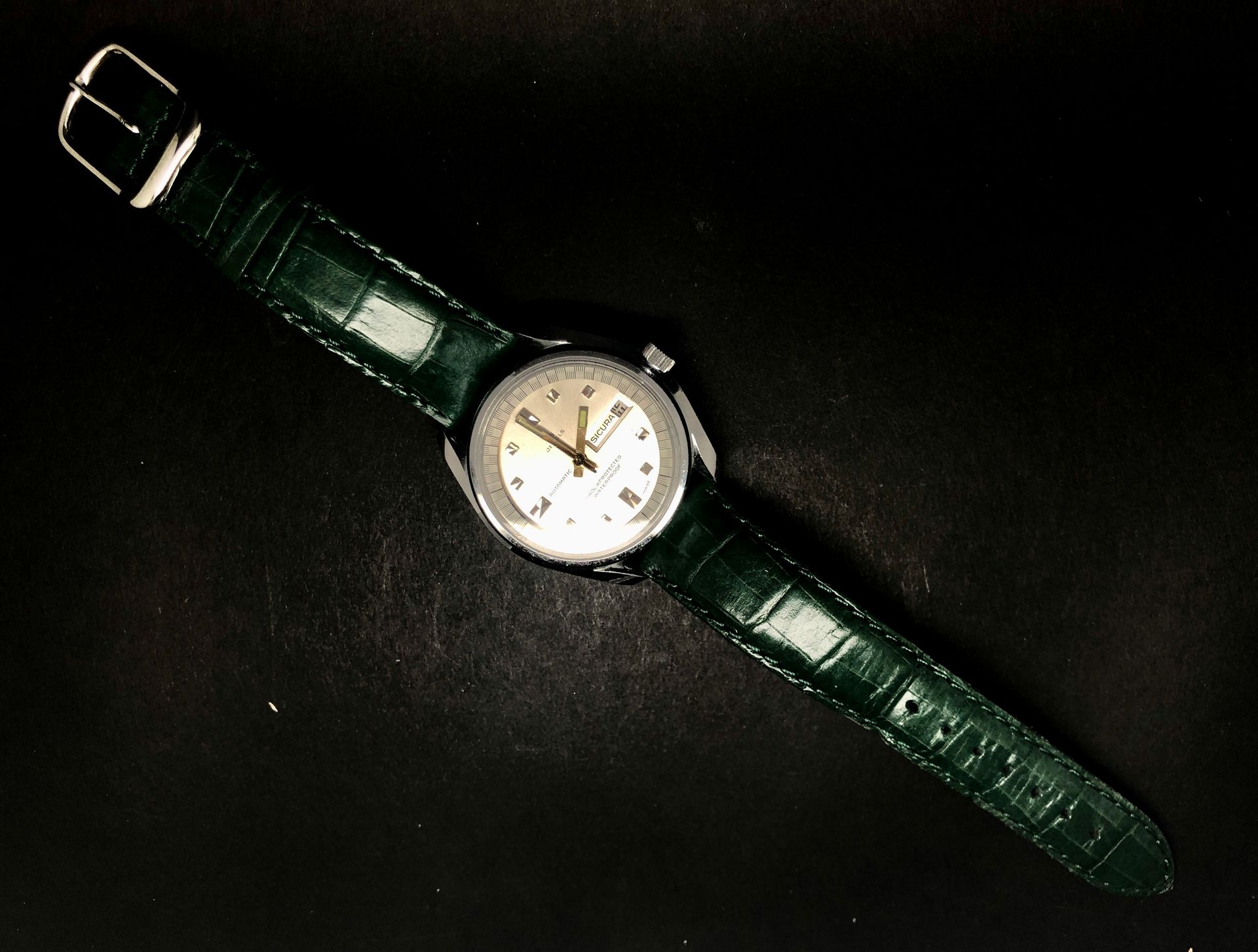 Null Montre-bracelet d’homme automatique à quantième en acier de la marque ‘Sicu&hellip;