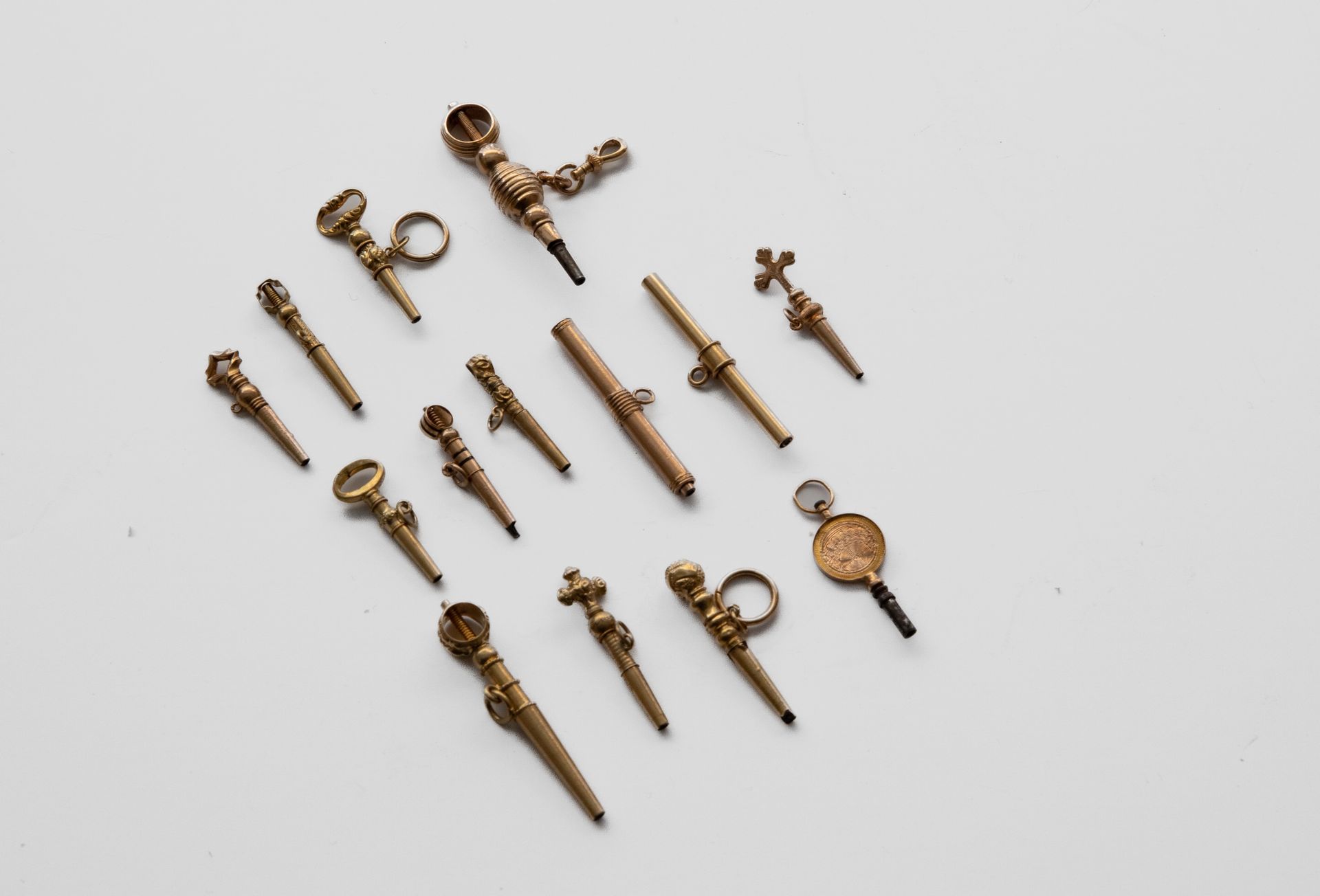 Null Quinze clés en or (Breguet, cylindres, croix), pb. 32gr.
