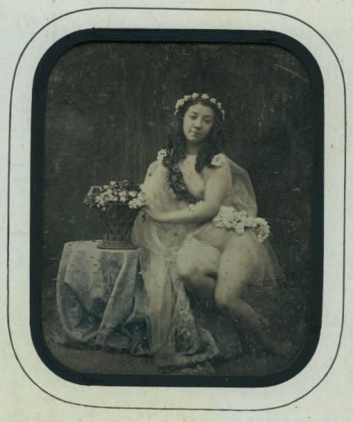 Null Daguerréotype. Femme dénudée, vers 1845. 1/6 de plaque. Remonté