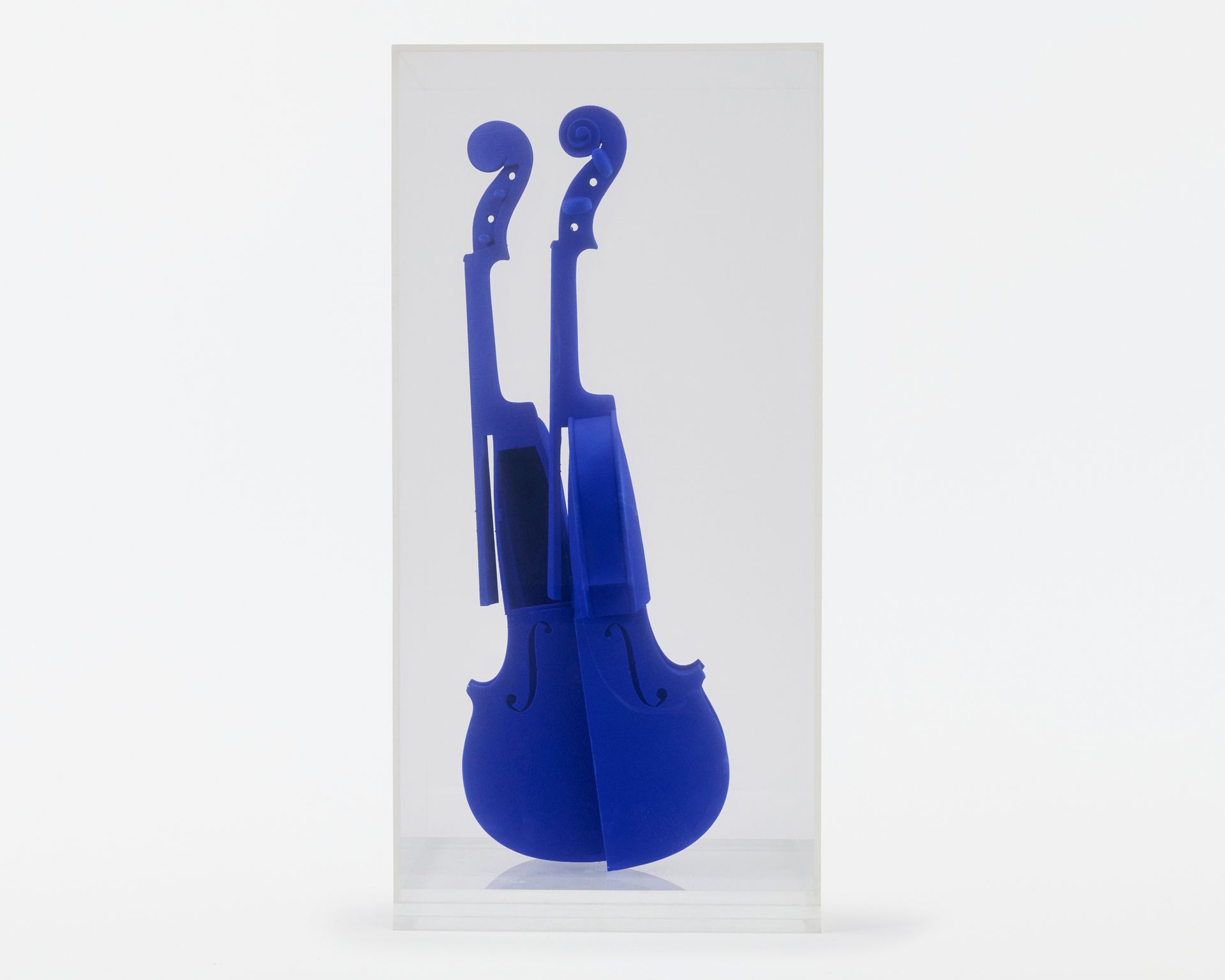Null 阿尔曼 (1928 - 2005)
向伊夫-克莱因致敬
木制小提琴和蓝色颜料
切割出的有机玻璃
在有机玻璃中。
签名并编号为76/99
在有机玻璃上。&hellip;