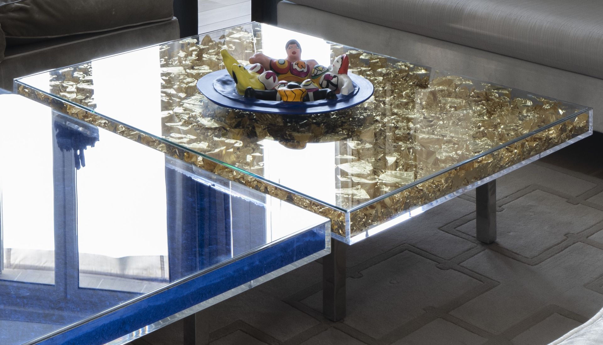 Null 伊夫-克莱恩 (1928 - 1962)
单金桌
玻璃和有机玻璃面板、
22ct金箔和镀铬的
铬金属底座。
编号为GX-KINO，由罗特劳特夫人会签
&hellip;