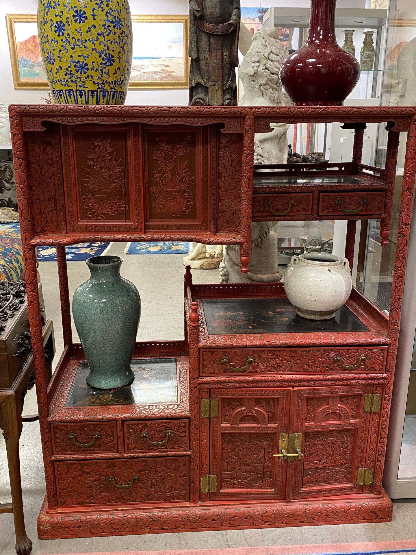 Null Red lacquered kazaridana cabinet in the taste of Cinnabar lacquers Japan De&hellip;