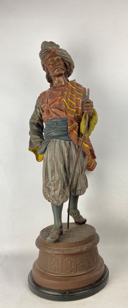 Null Charles Théodore PERRON (1862-1934) 东方人物 雕塑，镀金的多色雷古拉，平台上有签名 高：73厘米
