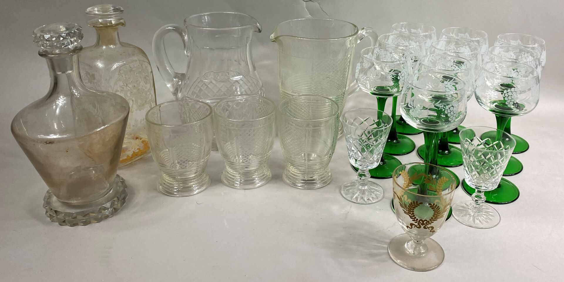 Null Lot of various glassware including two decanters, one signed SAINT LOUIS, t&hellip;