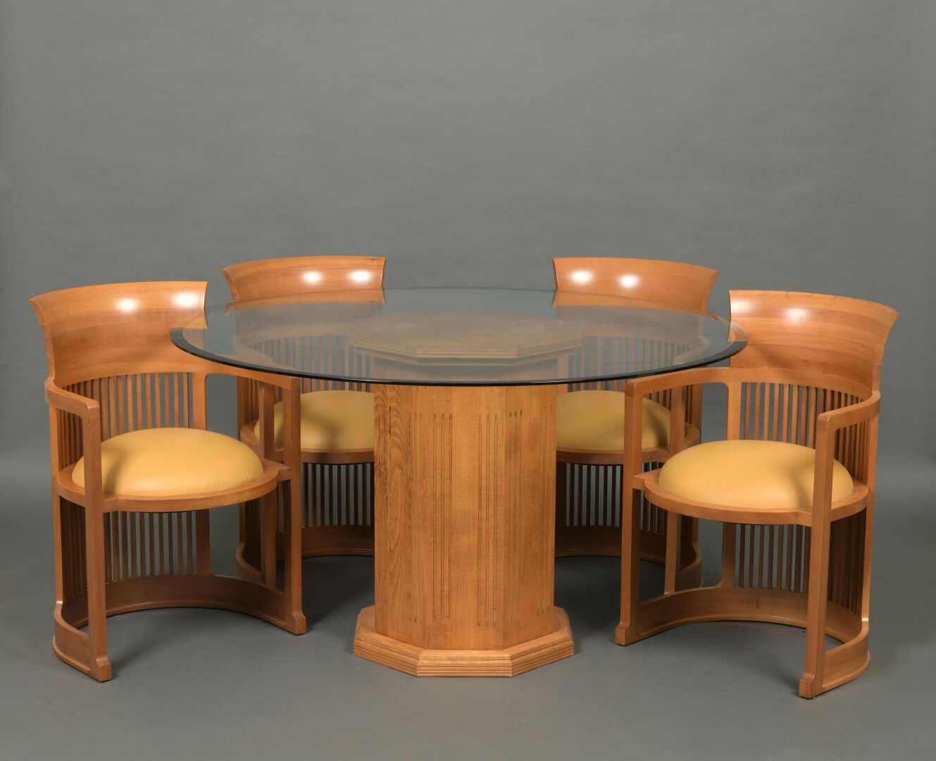 Null Frank LLOYD WRIGHT (1867-1959) 
DESIGNER & CASSINA ÉDITEUR
Table de salle à&hellip;