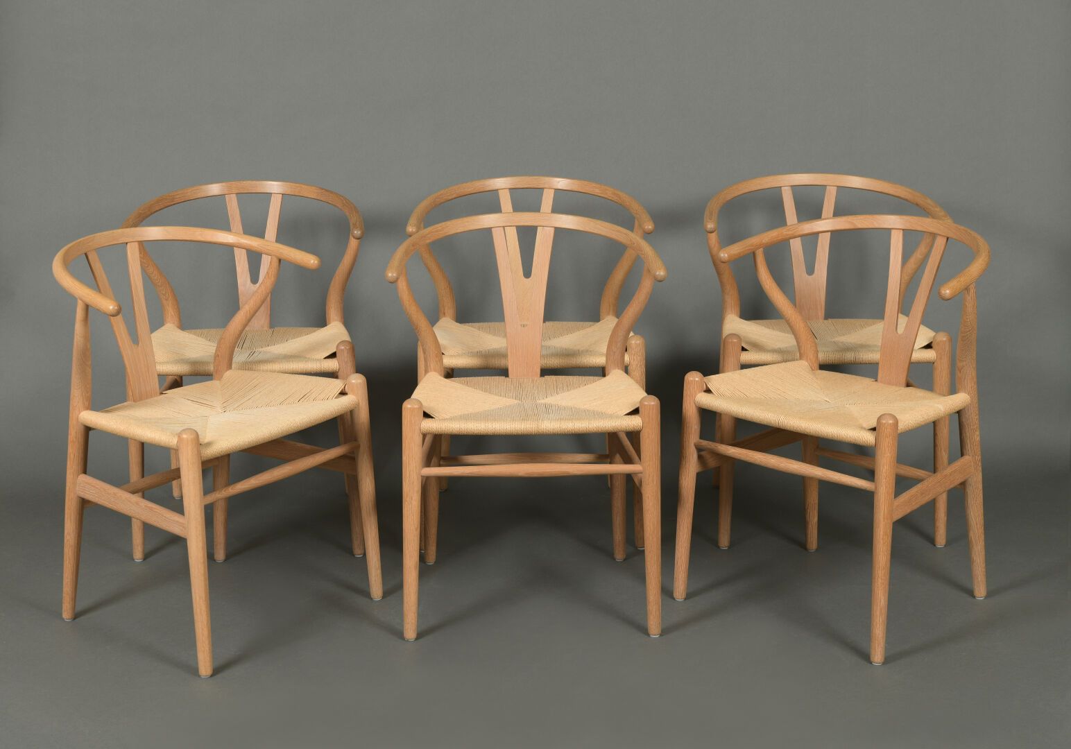 Null Hans J.WEGNER (1914-2007)
Suite de six chaises modèle "Whishborne Chairs" e&hellip;