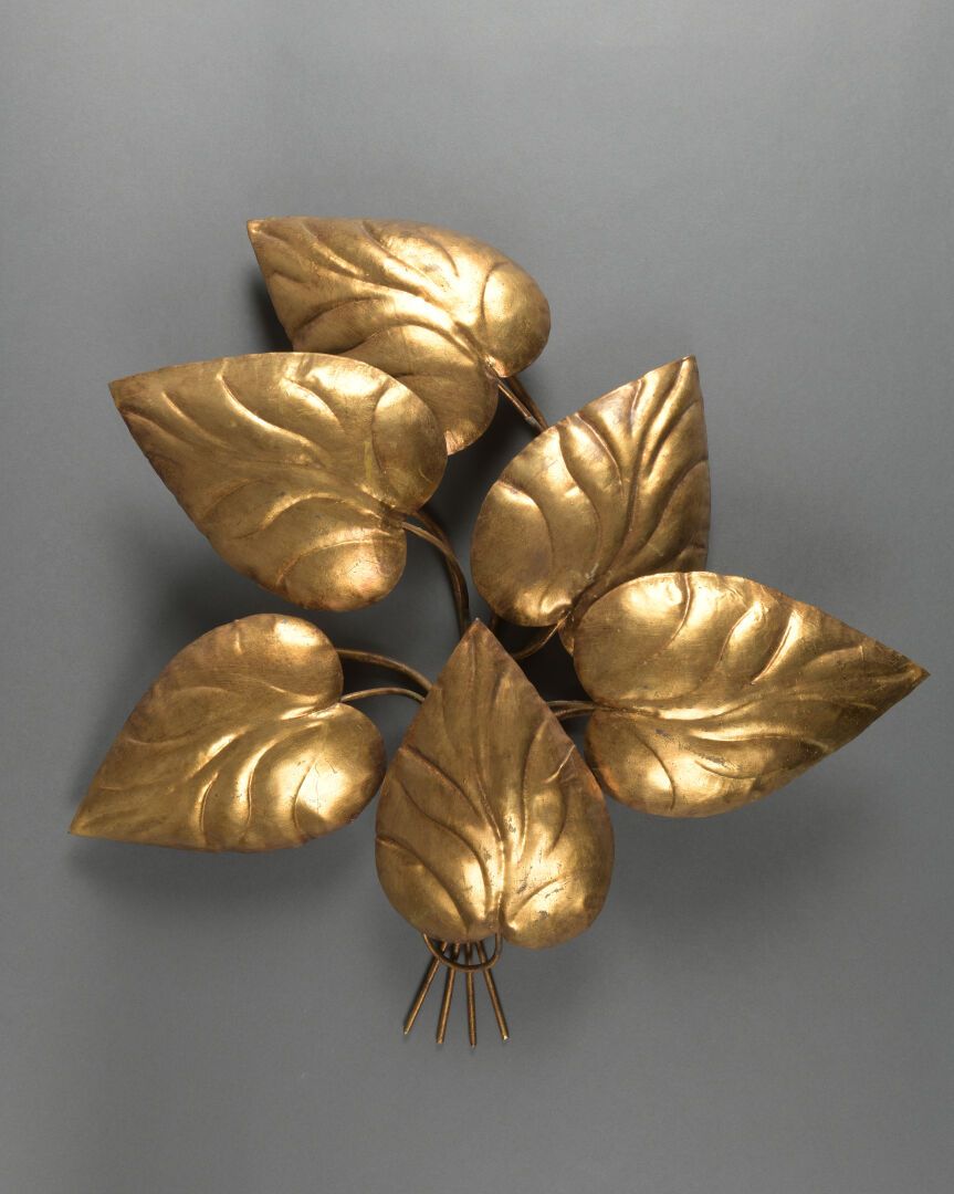 Null TRAVAIL MODERNE
Applique en métal doré présentant cinq bras de lumière figu&hellip;