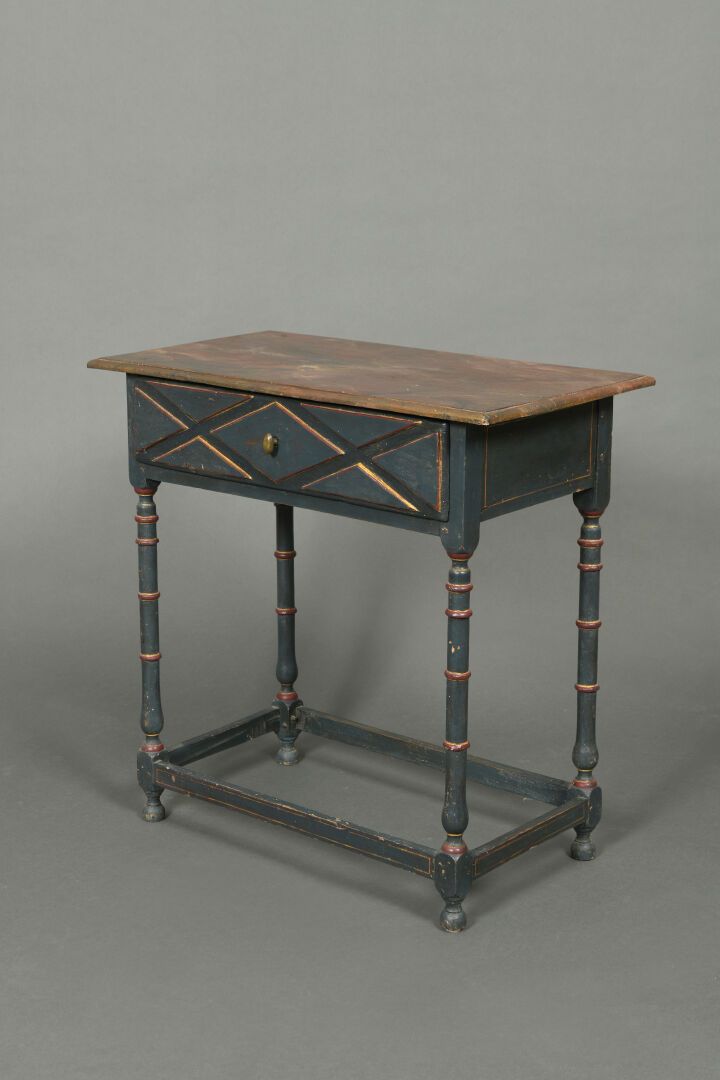 Null Table à écrire en bois peint gris bleu ouvrant à un tiroir en ceinture à dé&hellip;