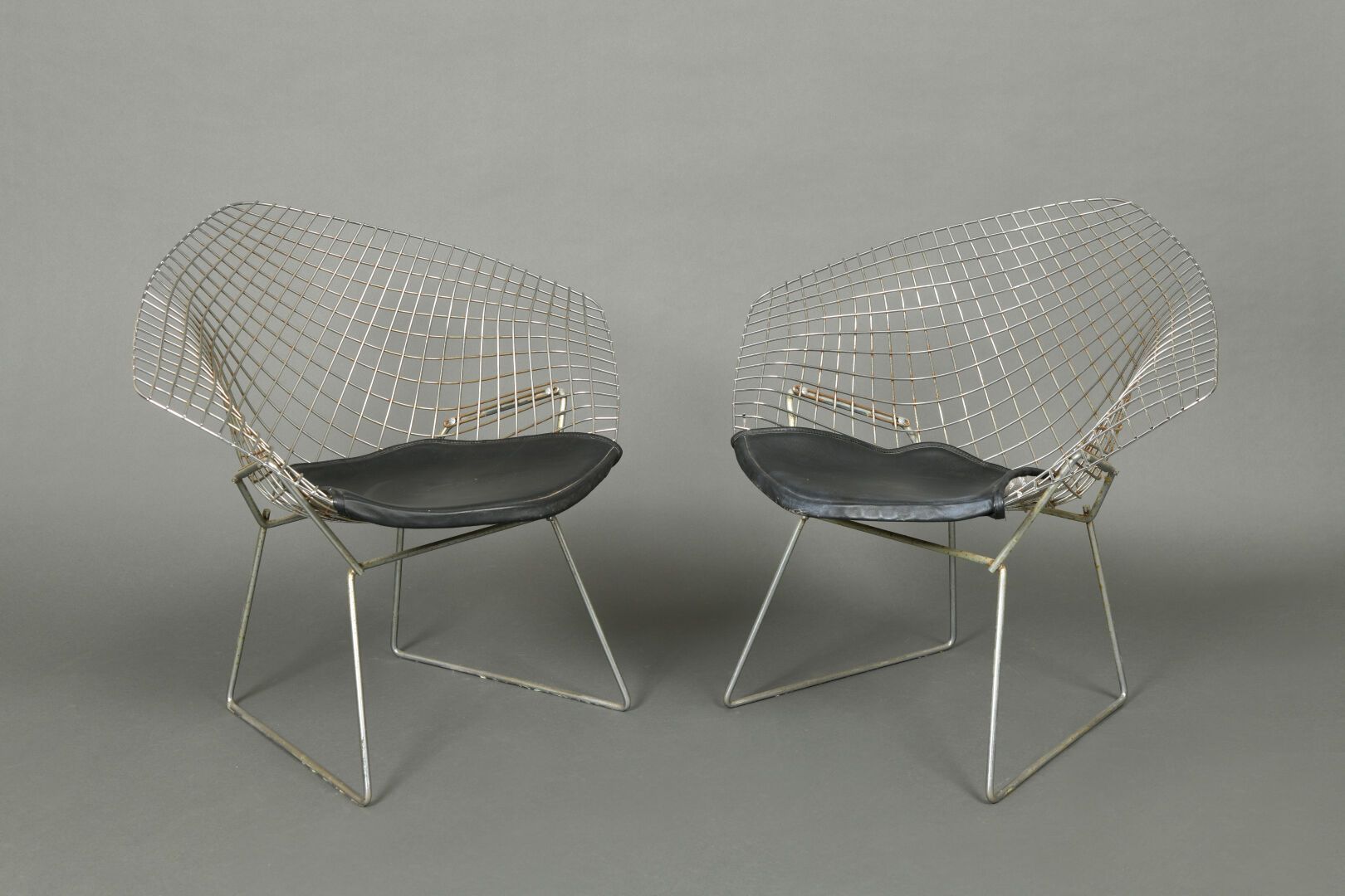 Null Harry BERTOIA (1915-1978)
Paire de fauteuils modèle "Diamond" en fil d'acie&hellip;