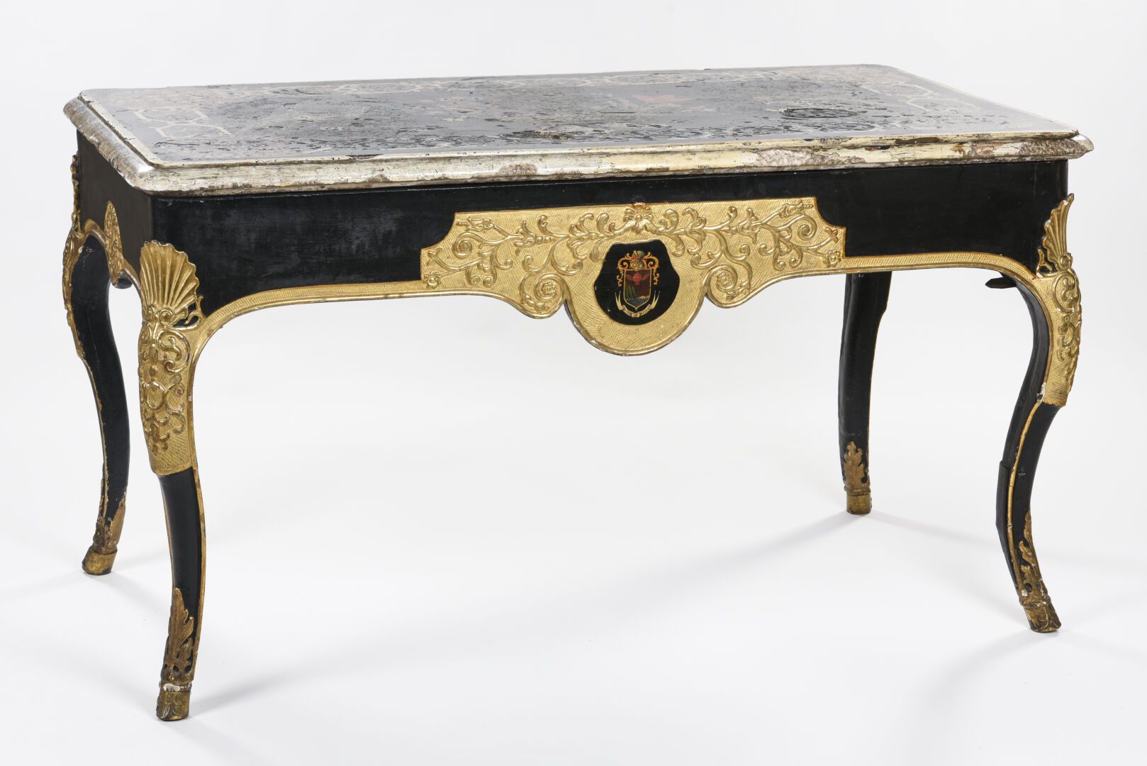 Importante console en bois sculpté et doré, laqué noir 
Plateau en pierre marque&hellip;