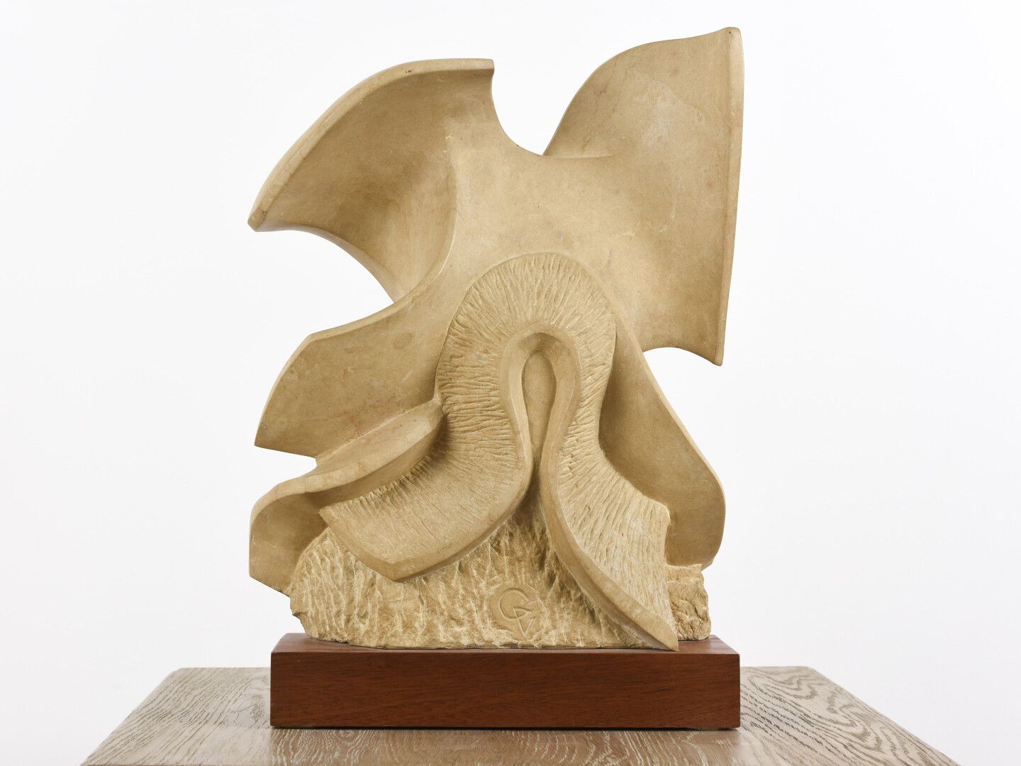 Null 文森特-冈萨雷斯(1928-2019)

女性组成。

雕刻的勃艮第石头。

高：43厘米；宽：36厘米