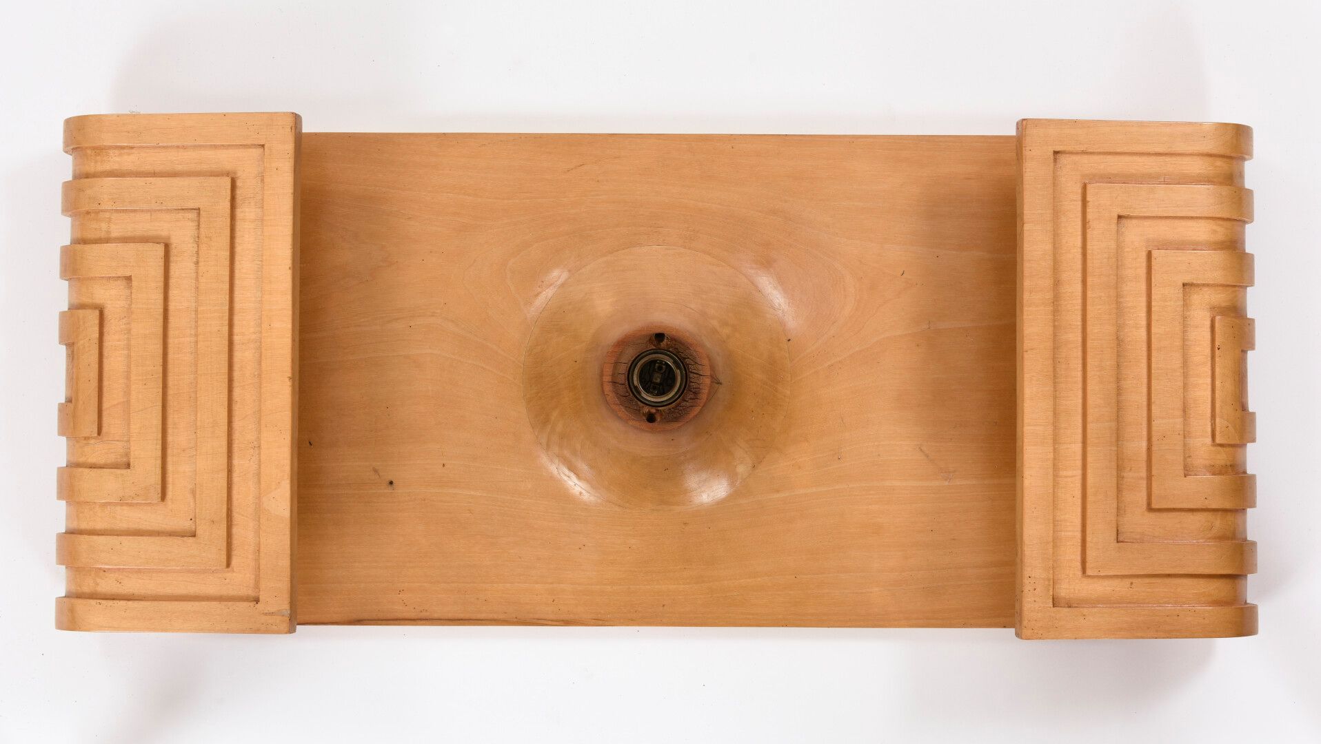 Null Vincent GONZALEZ (1928-2019)

Lampada da parete in legno di frassino, intag&hellip;