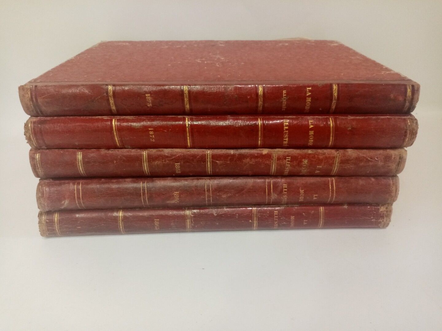 Null Journal La Mode illustrée relié, 5 volumes : années 1865, 1866, 1868, 1872,&hellip;