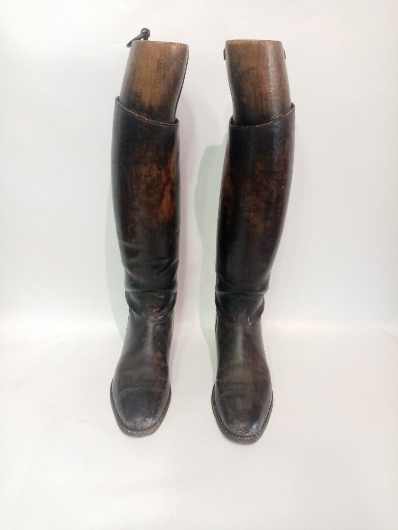 Null Une belle paires de bottes en cuir de cavalier fin XIXe siècle avec embauch&hellip;