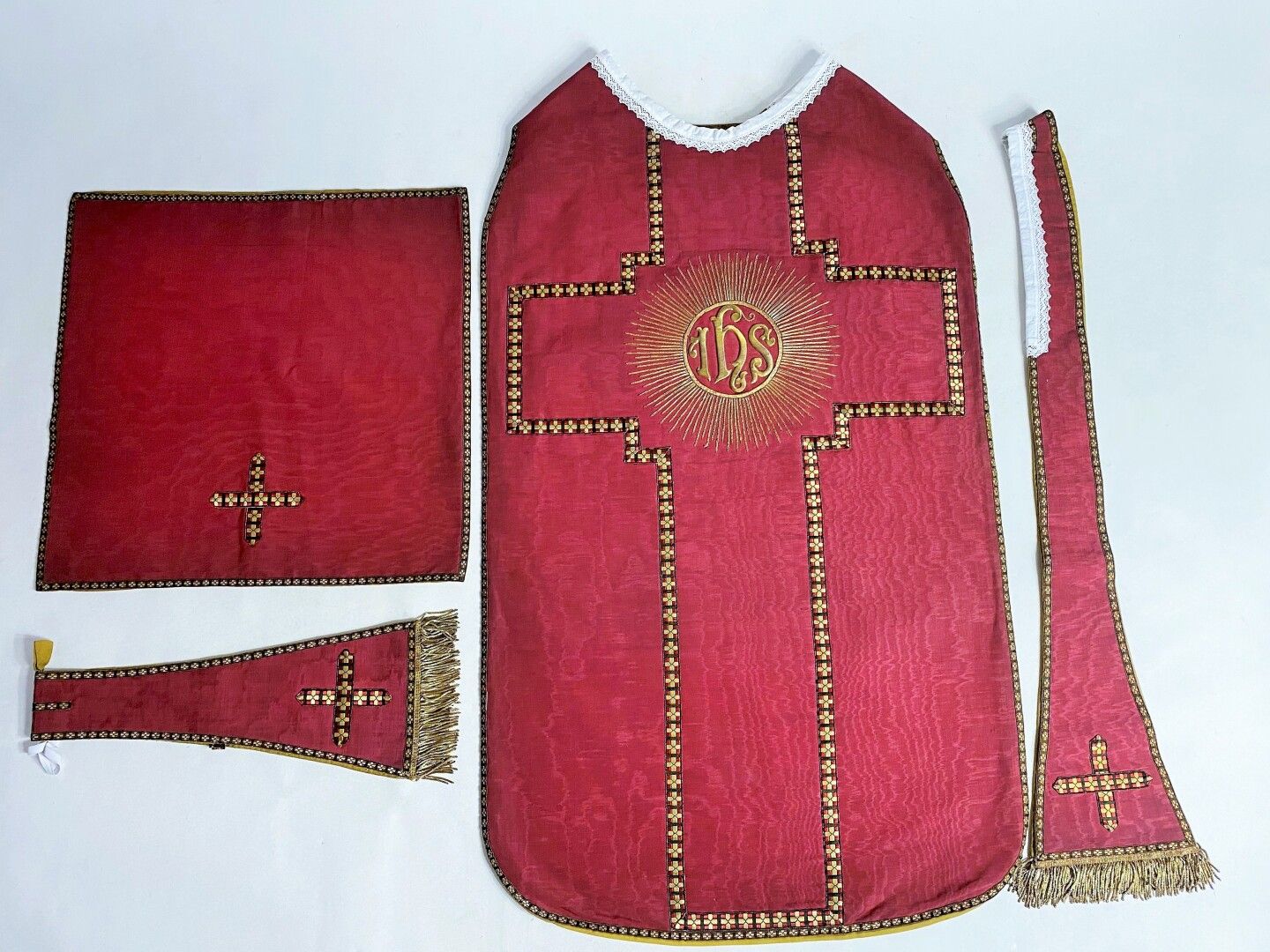 Null Chasuble, manipule, étole et voile de calice en soie Gros de Tour Moiré cer&hellip;