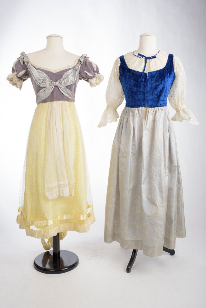 Null Deux robes de paysannes possiblement Giselle, costume de scène de Solange S&hellip;