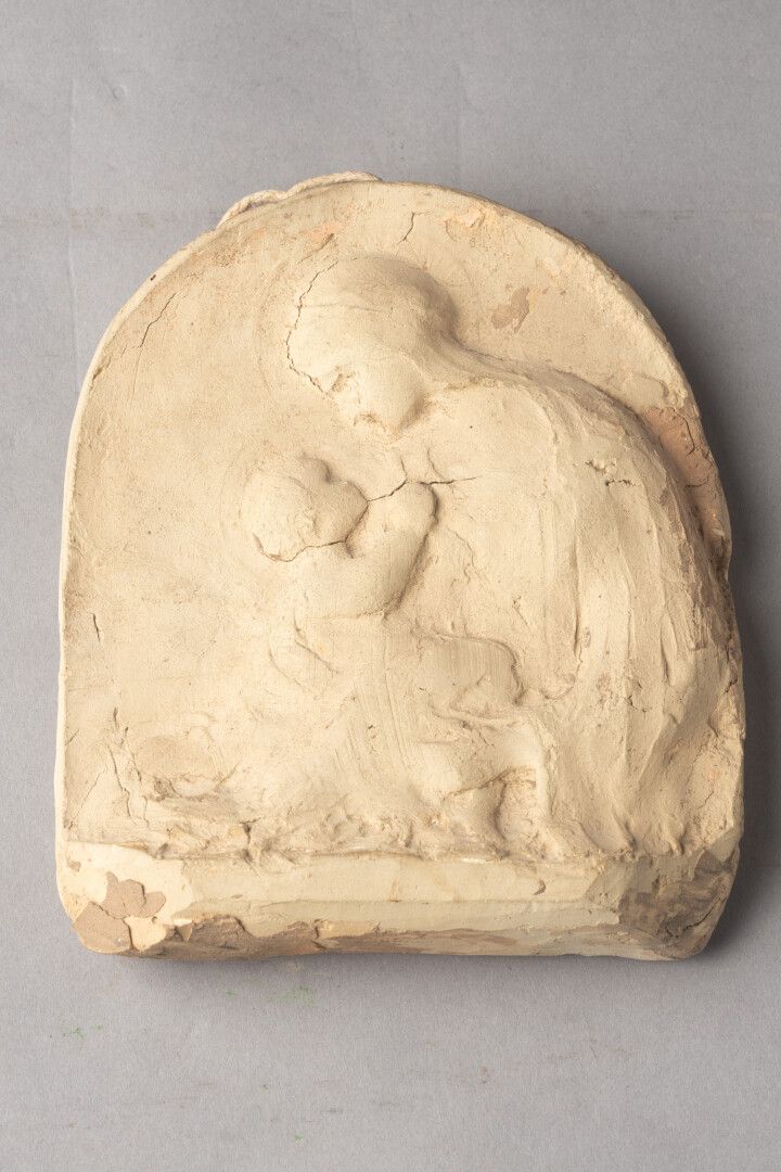 Null Emma THIOLLIER (1875- 1973) 

Vierge à l'Enfant en terre cuite 

H. 18 cm -&hellip;