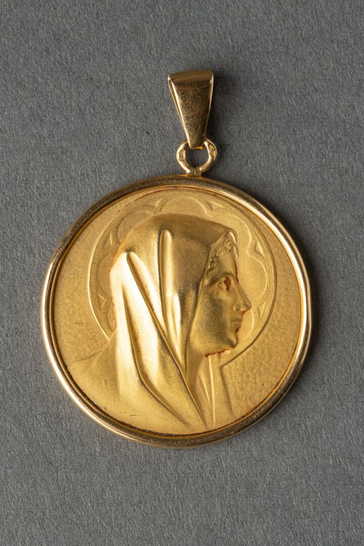 Null Médaille de baptème en or jaune, au profil de la Vierge, poinçon AIGLE 

Po&hellip;