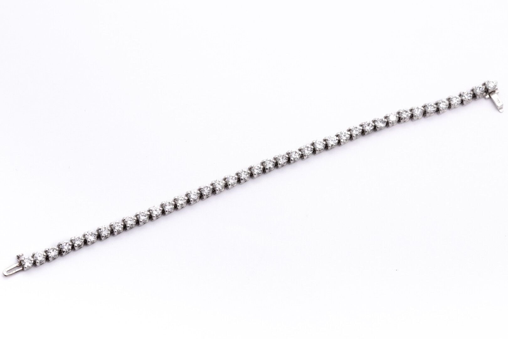 Null Bracelet en platine (950) avec ligne de diamants taille moderne. Poids tota&hellip;