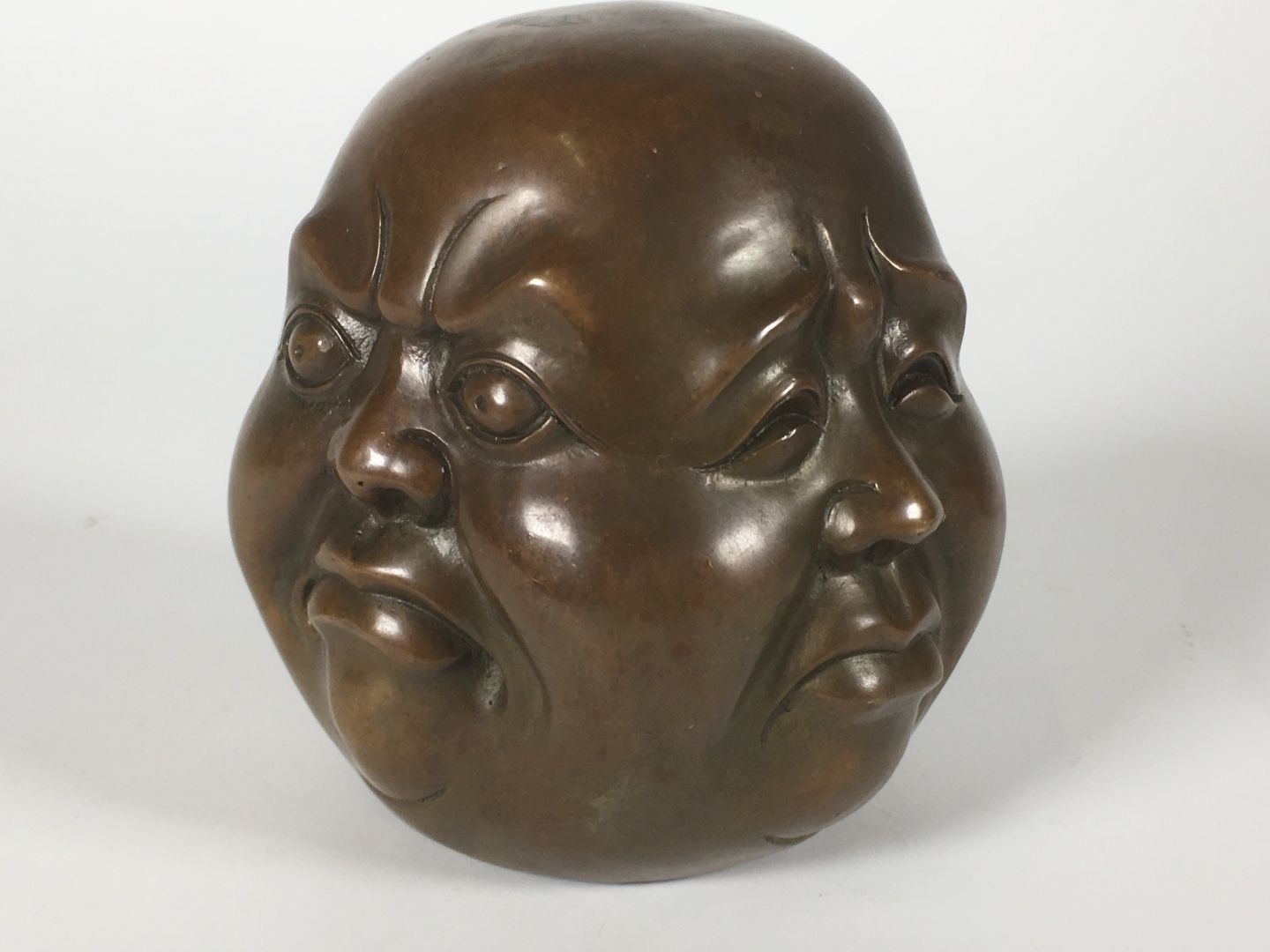Null JAPON Tête en bronze patiné quatre expressions dont le calme, la colère, la&hellip;