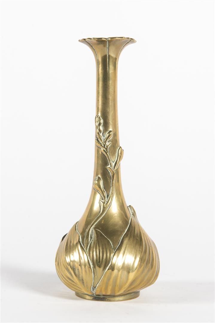 Null JAPON, vase en bronze 

Signé dans un cachet

H : 23 cm