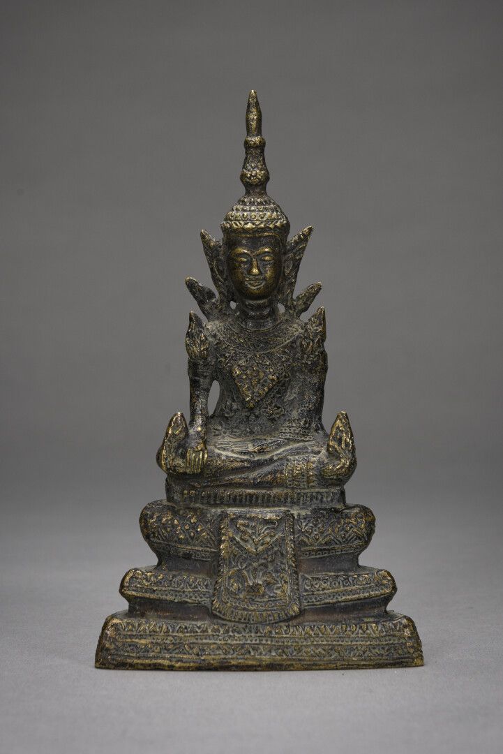 Null Bouddha assis en bronze

H : 19 cm