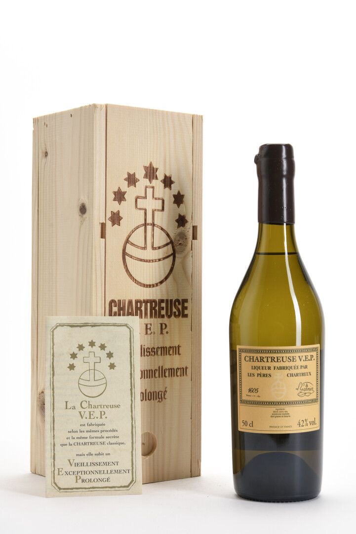 Null 1 B CHARTREUSE JAUNE V.E.P. 50 cl (Caisse Bois d'origine) (mise 2012) Pères&hellip;